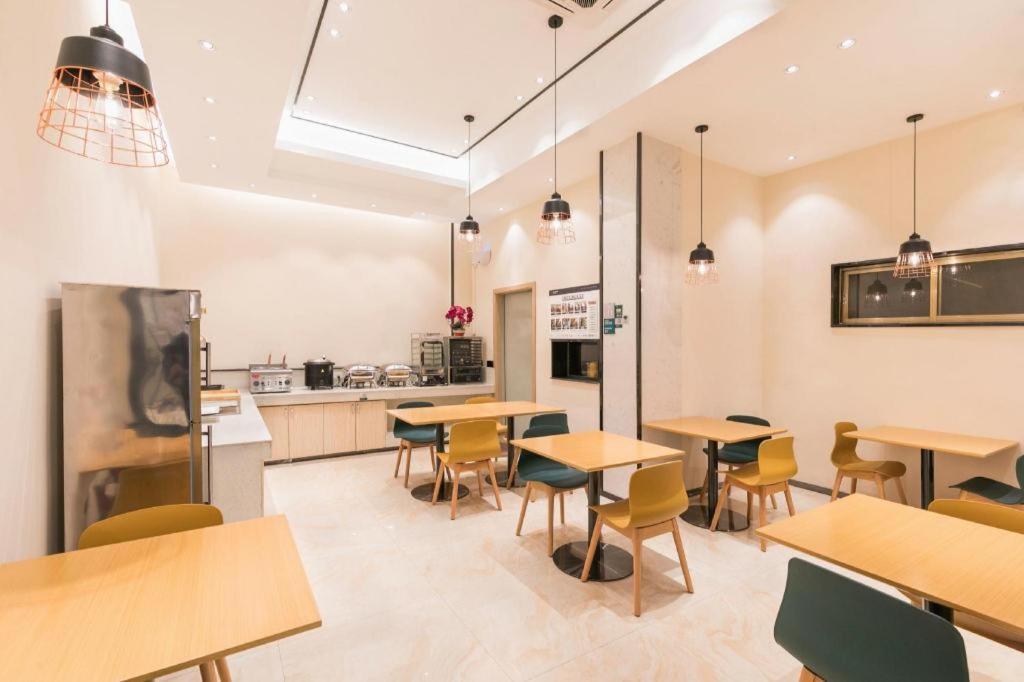 Hotel Comfort Zengcheng Wanda Plaza Metro Station 2*