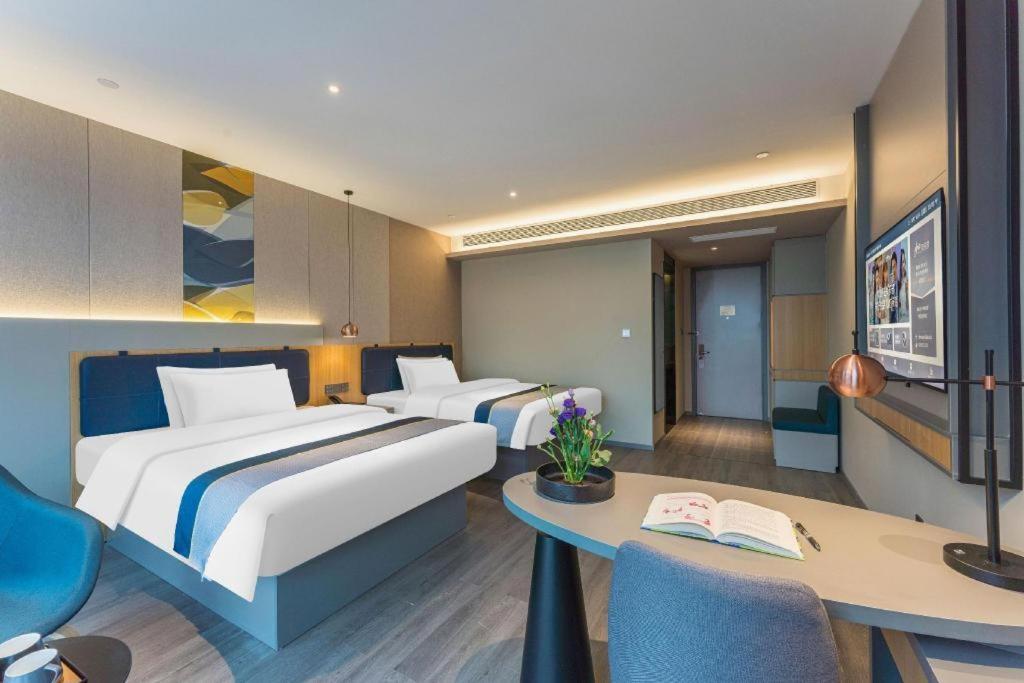 Hotel Selected Zhujiang New Town Wuyangcun Metro Station 3*