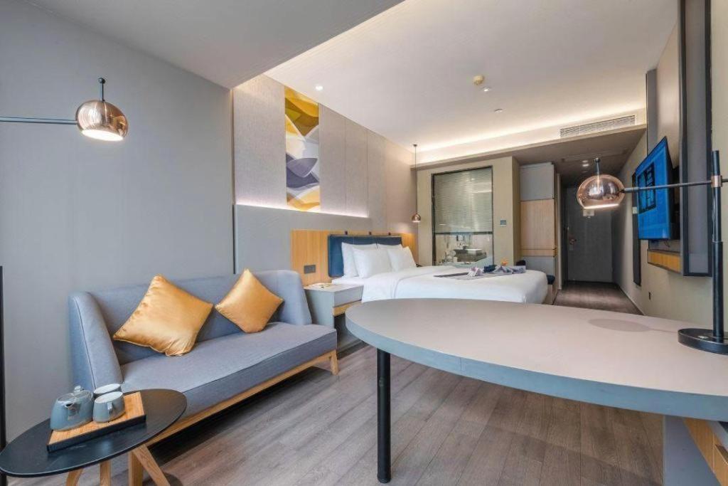 Selected Zhujiang New Town Wuyangcun Metro Station 3* Guangzhou