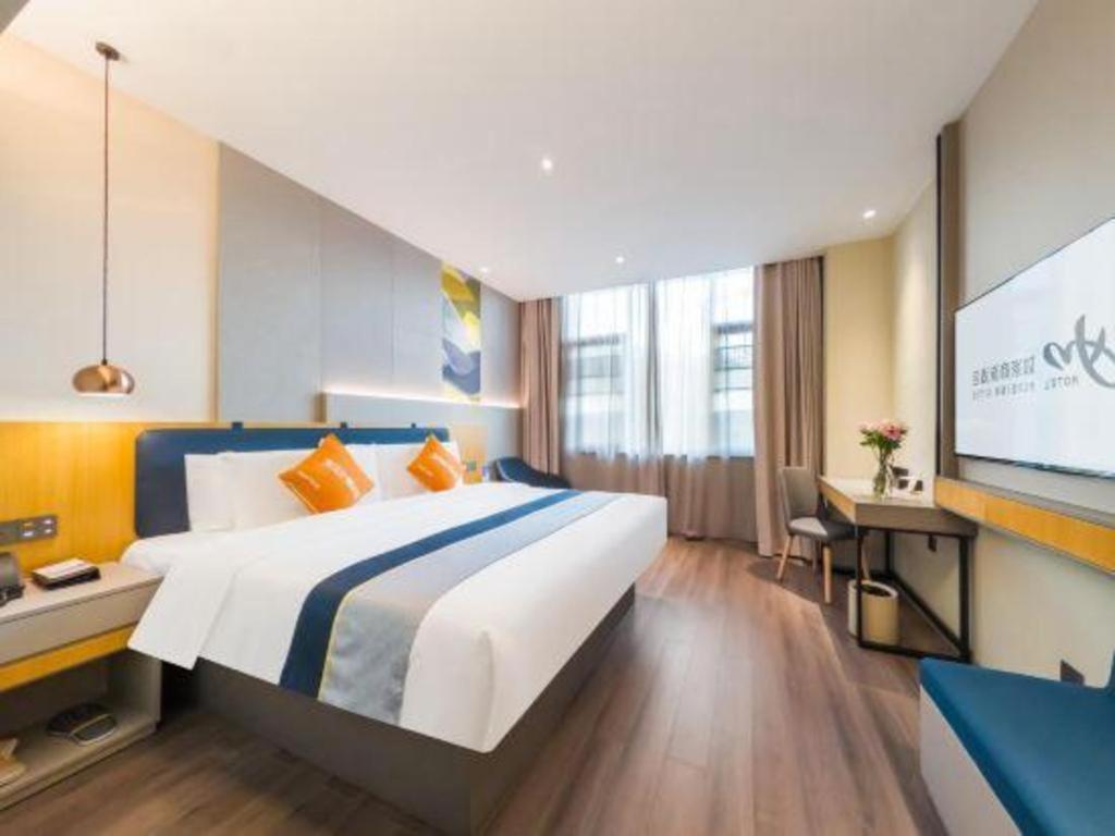 Selected Zhujiang New Town Wuyangcun Metro Station 3*