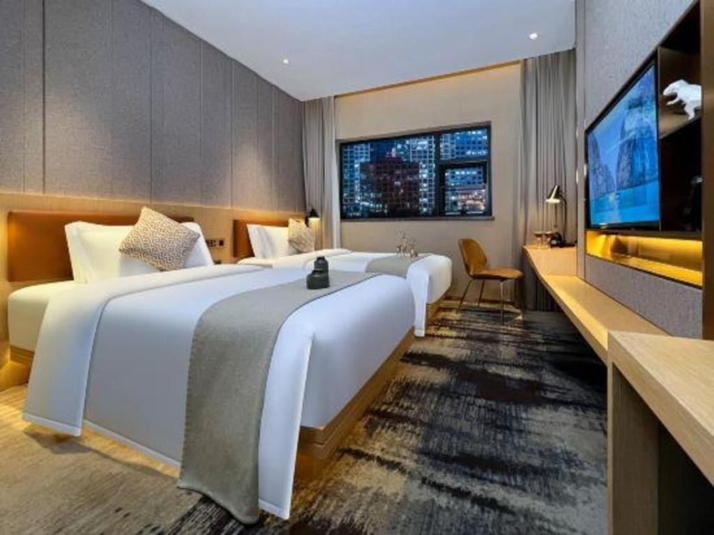 Laika Huanshi East Road 3*