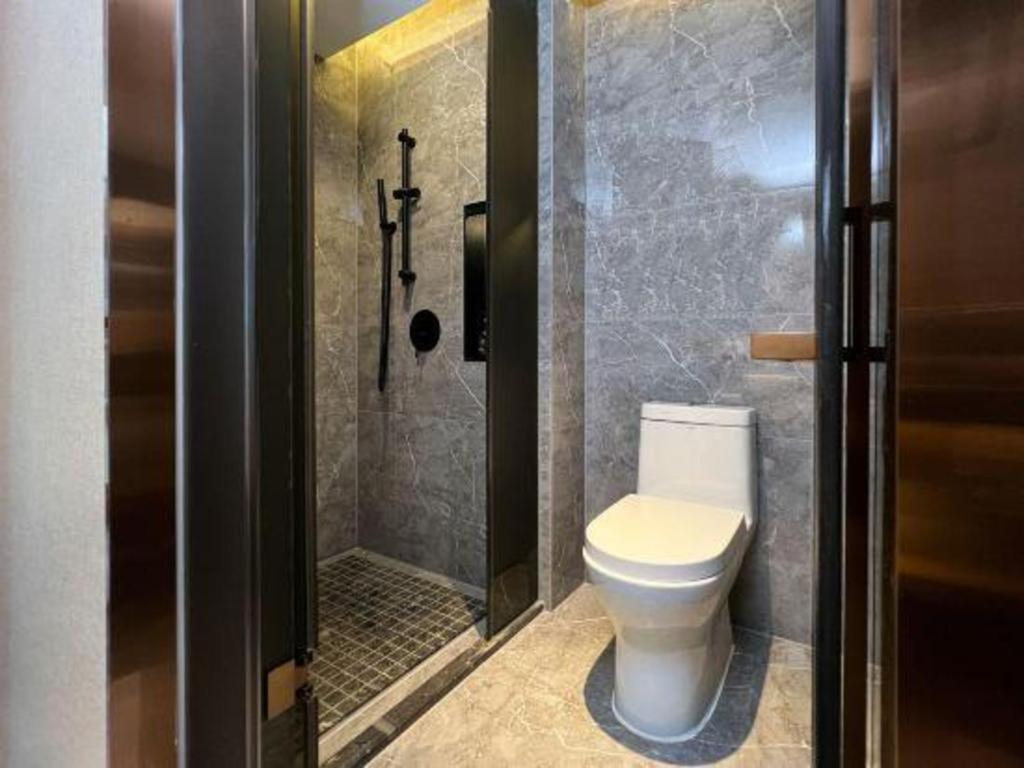 Laika Huanshi East Road 3*