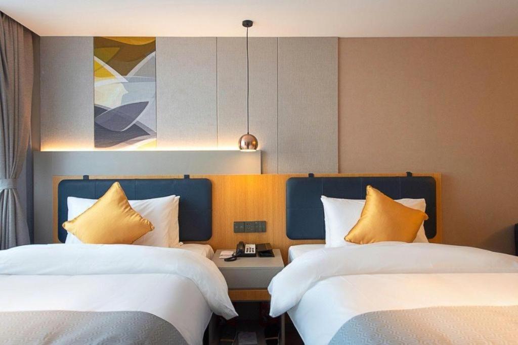 Selected Zhujiang New Town Wuyangcun Metro Station Hotel