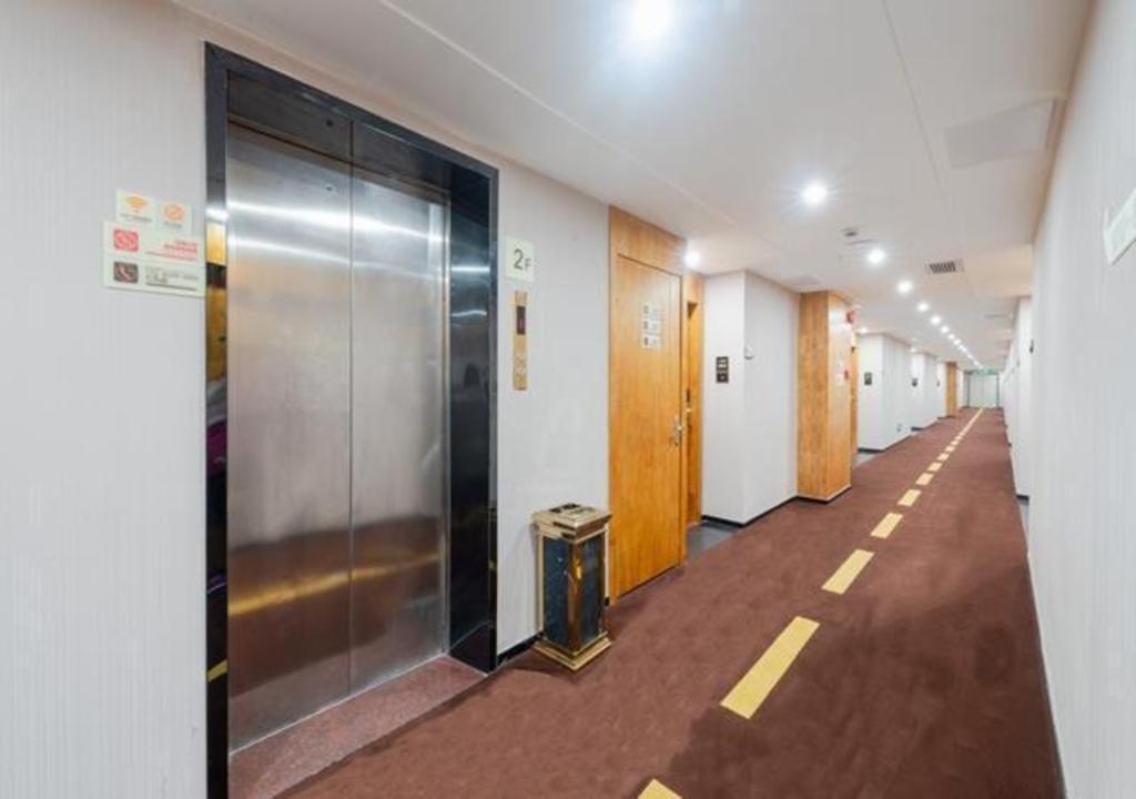 Jtour Zhongluotan Metro Station Hotel