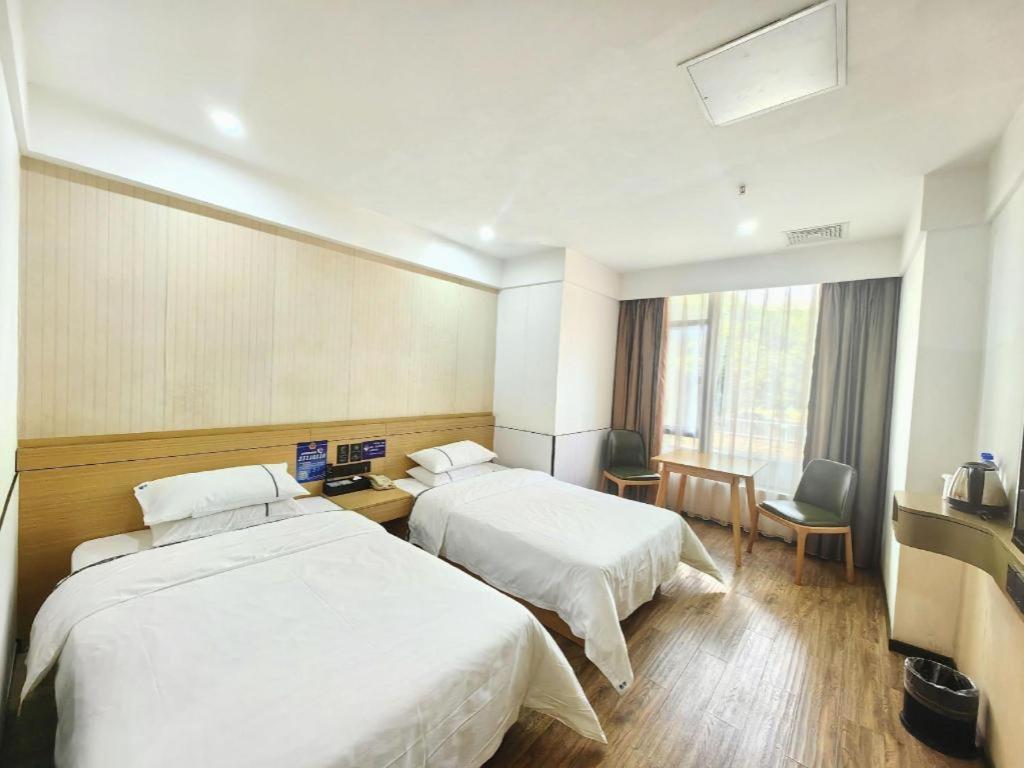 Hotel Comfort Jiahe Wanggang Metro Station Police Academy Changhong 2*