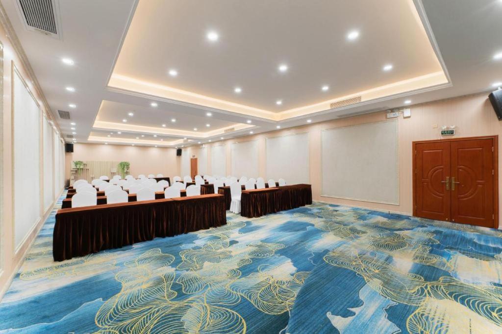 Echarm Changlong Shiqiao Metro Station Hotel