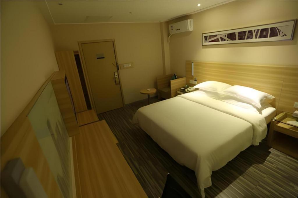 Comfort Zhongluotan Culture Square Hotel 2*