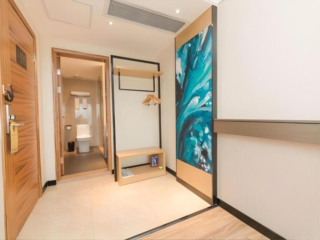 Hotel Comfort Panyu Qiaonan Aoyuan Plaza 2*
