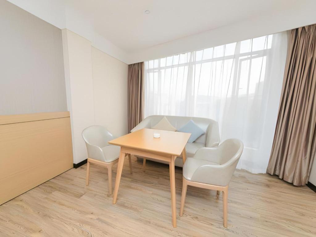 Hotel Comfort Panyu Qiaonan Aoyuan Plaza 2*