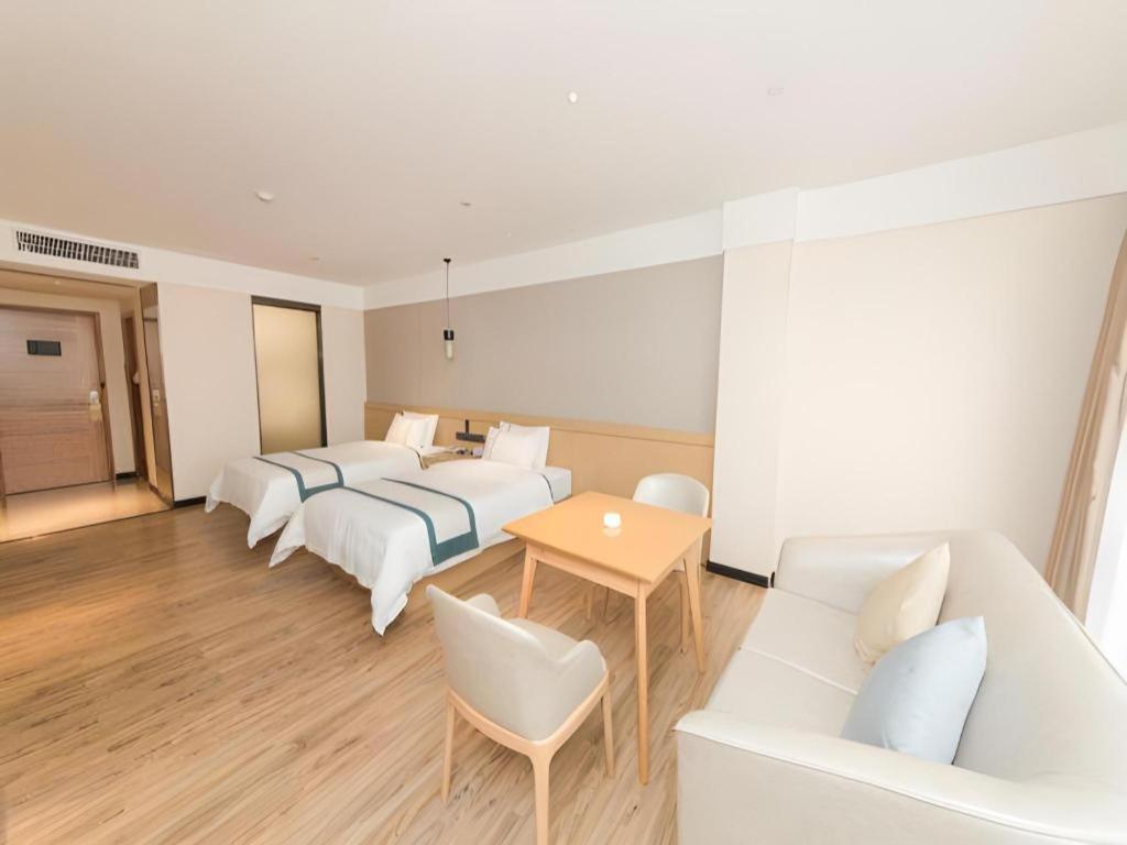 Hotel Comfort Panyu Qiaonan Aoyuan Plaza 2*