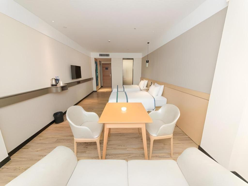Comfort Panyu Qiaonan Aoyuan Plaza 2*