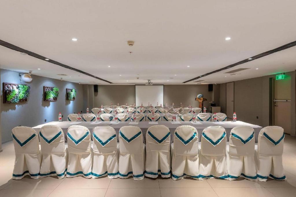 Hotel Selected Zhujiang New Town Wuyangcun Metro Station Guangzhou