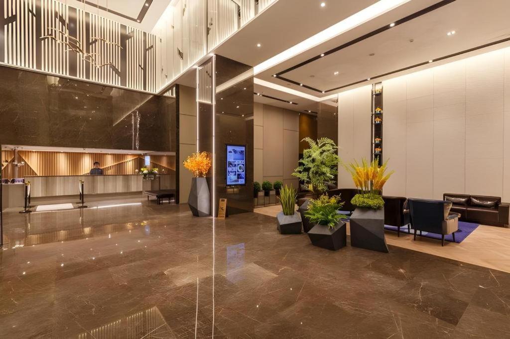 Hotel Selected Zhujiang New Town Wuyangcun Metro Station Guangzhou
