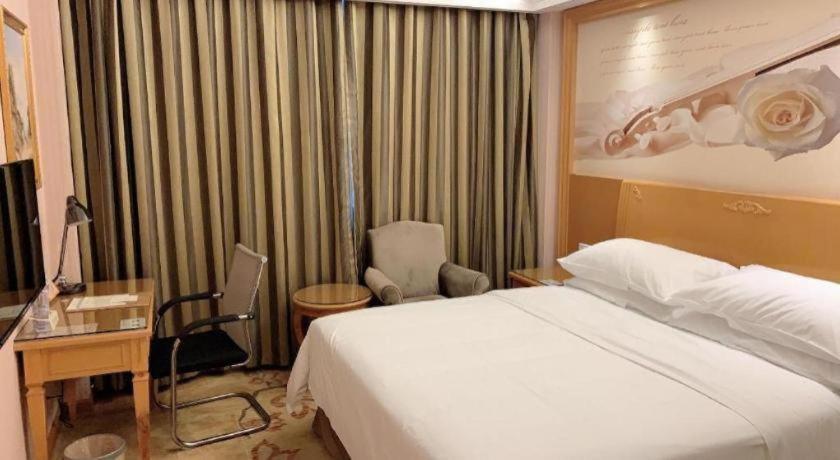 Hotel Vienna 3 Chebei Station 3*