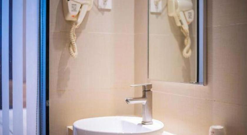 Comfort Hanxi Changlong Shiqiao Metro Station Hotel Guangzhou