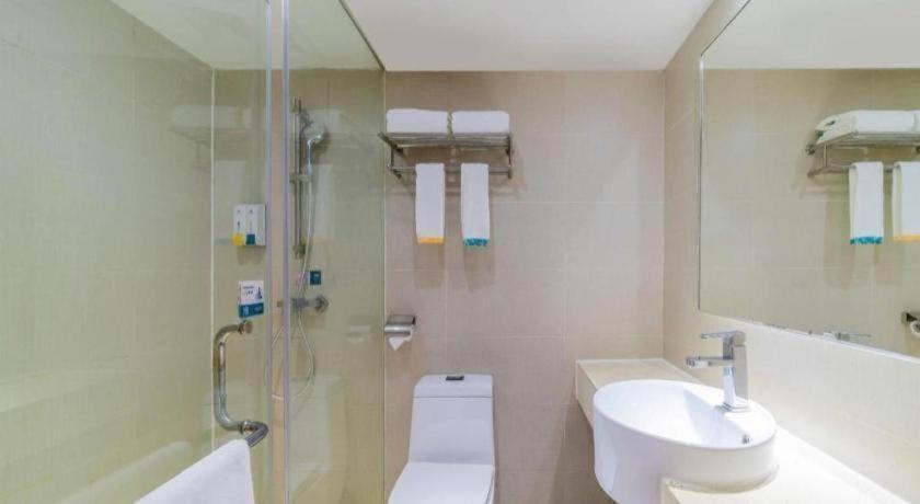 Comfort Hanxi Changlong Shiqiao Metro Station Hotel