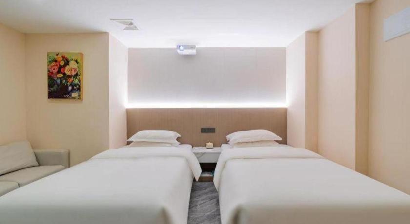 Comfort Hanxi Changlong Shiqiao Metro Station Hotel 2*