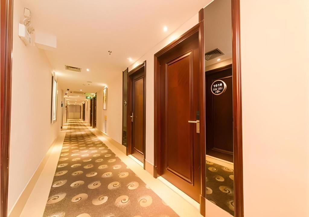 Hotel Comfort Hanxi Changlong Shiqiao Metro Station 2*