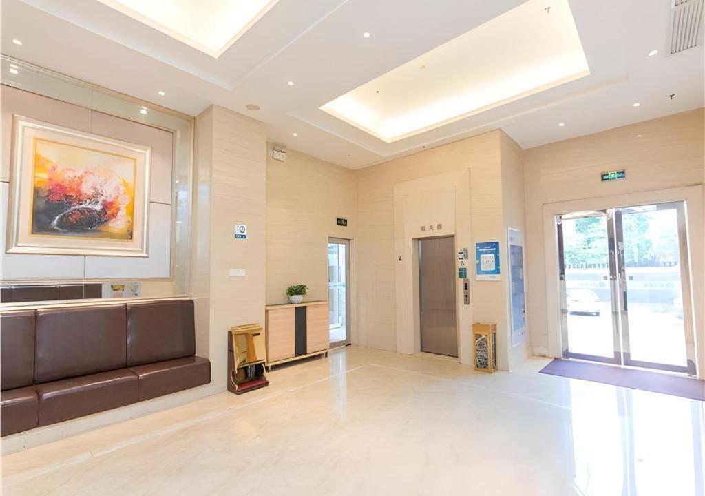 Hotel Comfort Hanxi Changlong Shiqiao Metro Station
