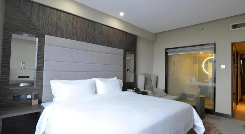Lavande Hotel Guangzhou Financial City Tianhe Park Metro Station Hotel 3*