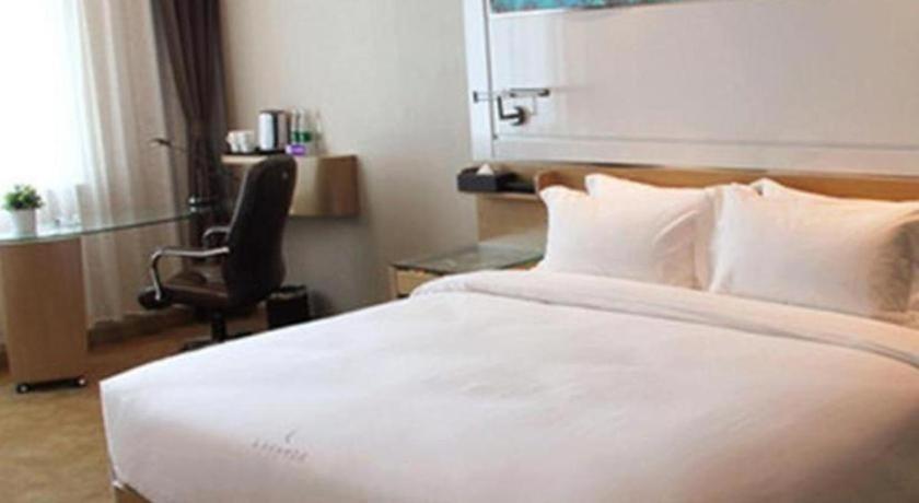 Lavande Hotel Guangzhou Financial City Tianhe Park Metro Station Hotel 3*