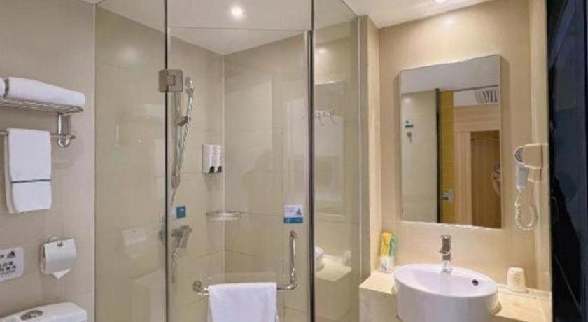 Comfort Guahgnzhou Huangpu East District Hotel