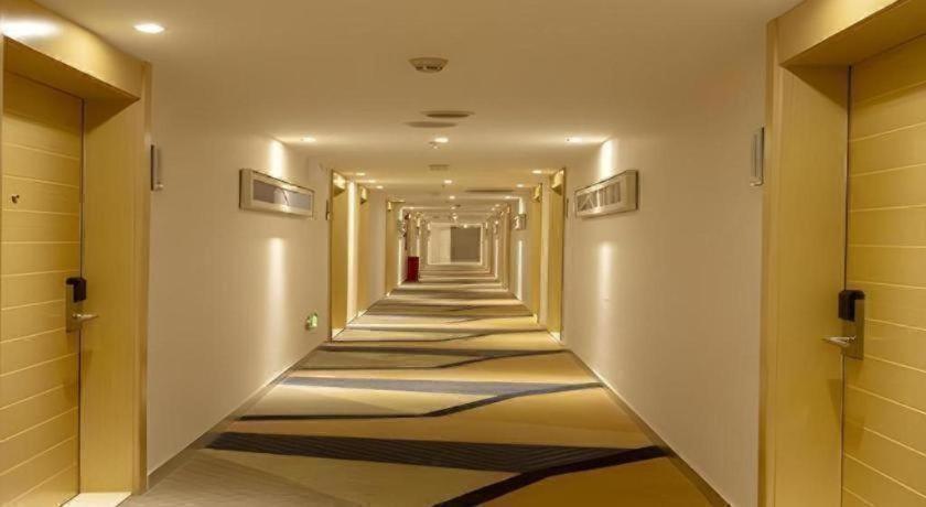 Comfort Guahgnzhou Huangpu East District Hotel 2*