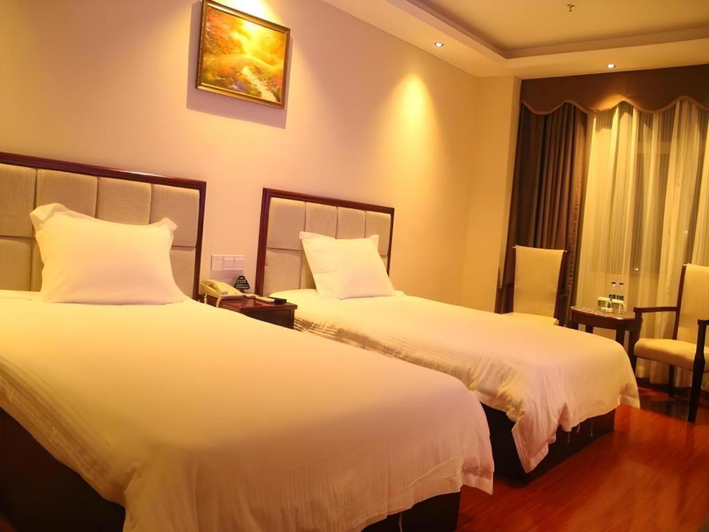 Greentree Panyu Chimelong Happy World Business Hotel 3*