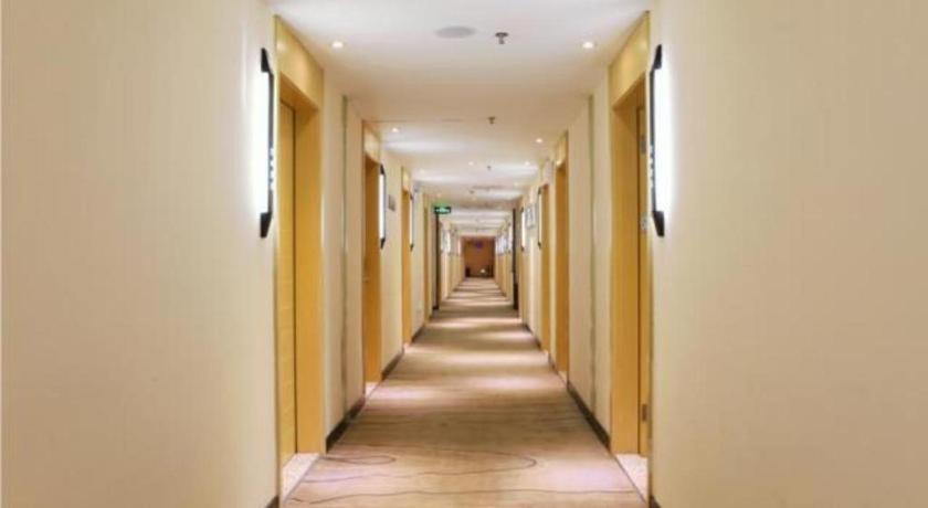 Hotel Comfort Renhe Metro Station Huatong Plaza 2*