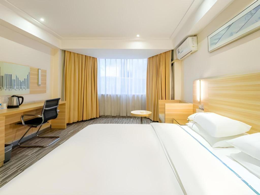 Comfort Luyuan Road Taojin Metro Station Hotel 2*