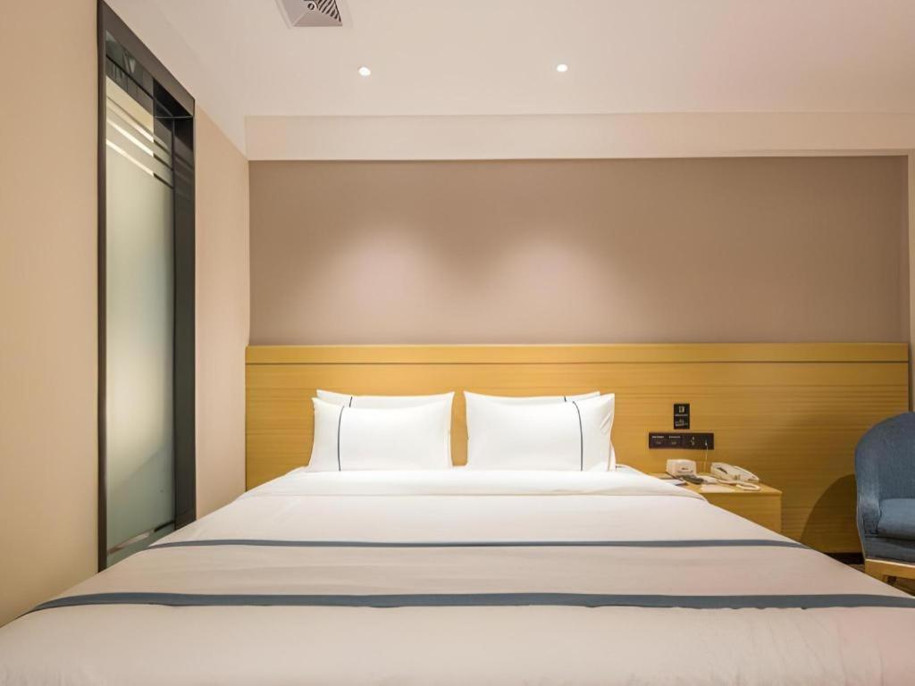 Comfort Panyu Qiaonan Aoyuan Plaza Hotel 2*