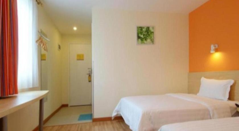 7 Days Huangpu East Zone Times Plaza Hotel 2*