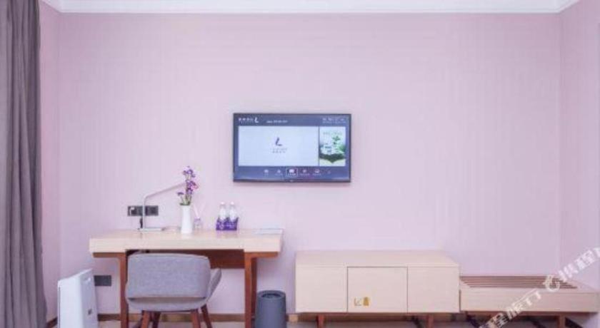 Lavande Zengchen Xintang Light Railway Station Hotel 3*