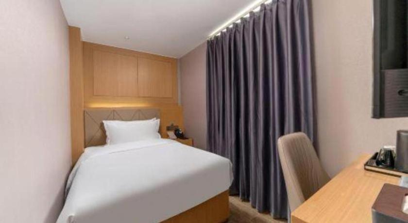 Borrman Shisanhang Ximenkou Metro Station Hotel 3*