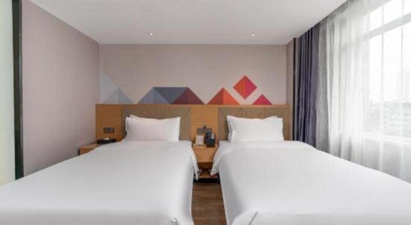 Borrman Shisanhang Ximenkou Metro Station Hotel