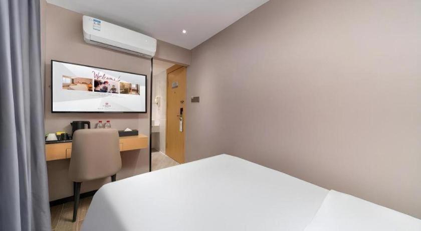 Borrman Shisanhang Ximenkou Metro Station Hotel 3*