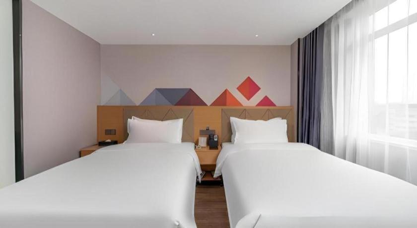 Borrman Shisanhang Ximenkou Metro Station Hotel