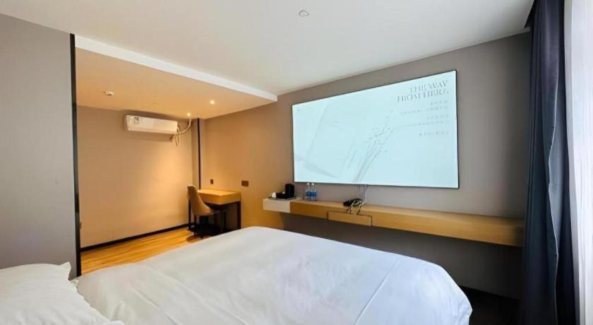 Borrman Shisanhang Ximenkou Metro Station Hotel 3*