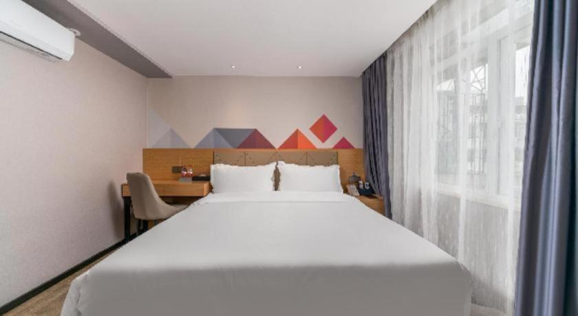 Hotel Borrman Shisanhang Ximenkou Metro Station