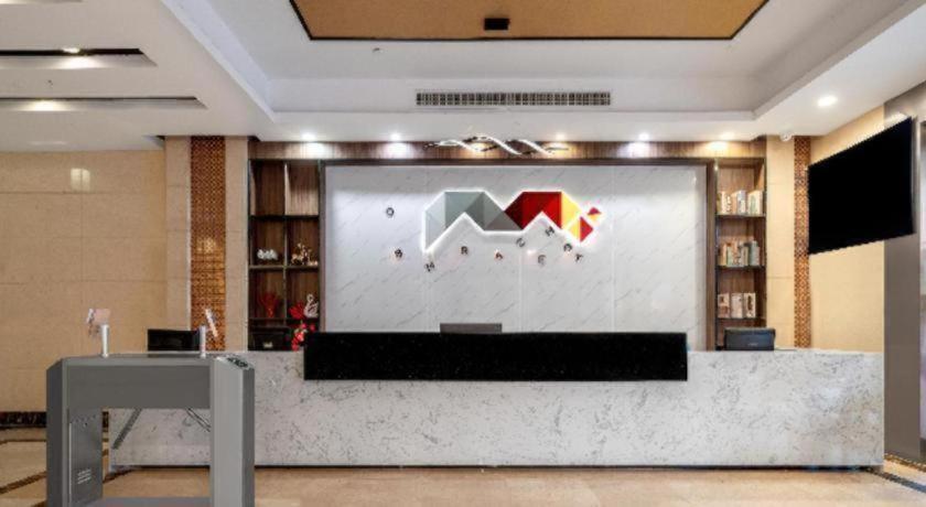 Borrman Xinshi Baixin Plaza Qifu Road Hotel
