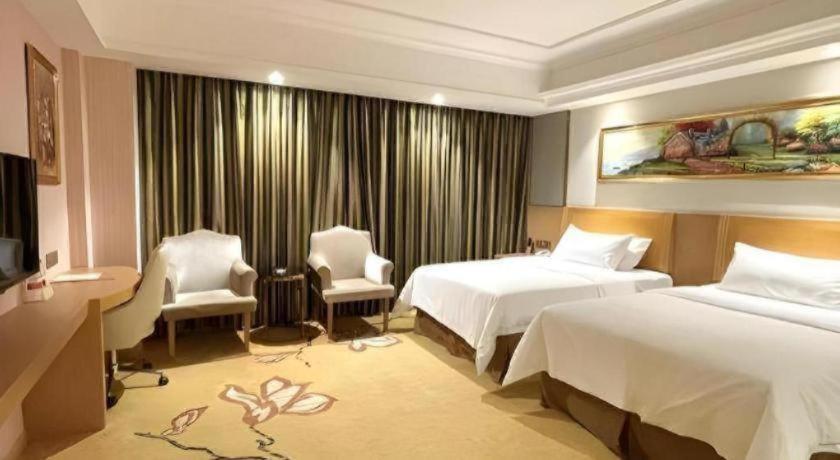 Vienna Baiyun Airport Huadu Avenue Hotel 3*