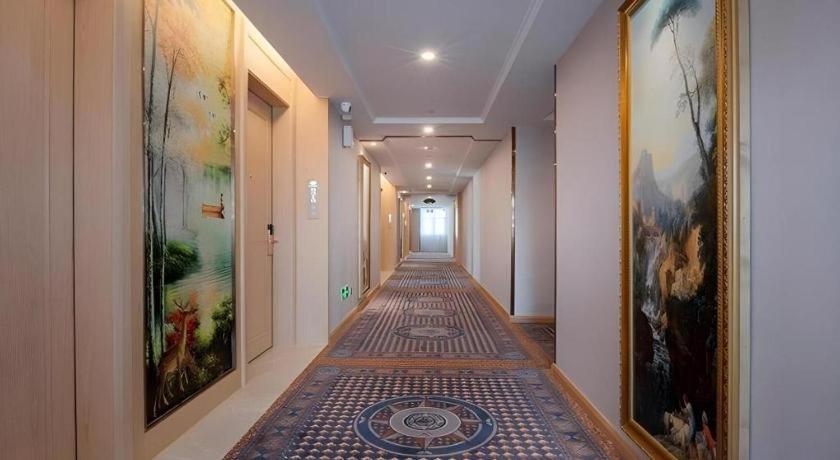 Vienna Panyu Square Hotel 3*