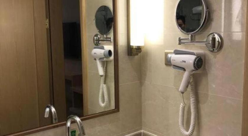 Vienna Panyu Square Hotel