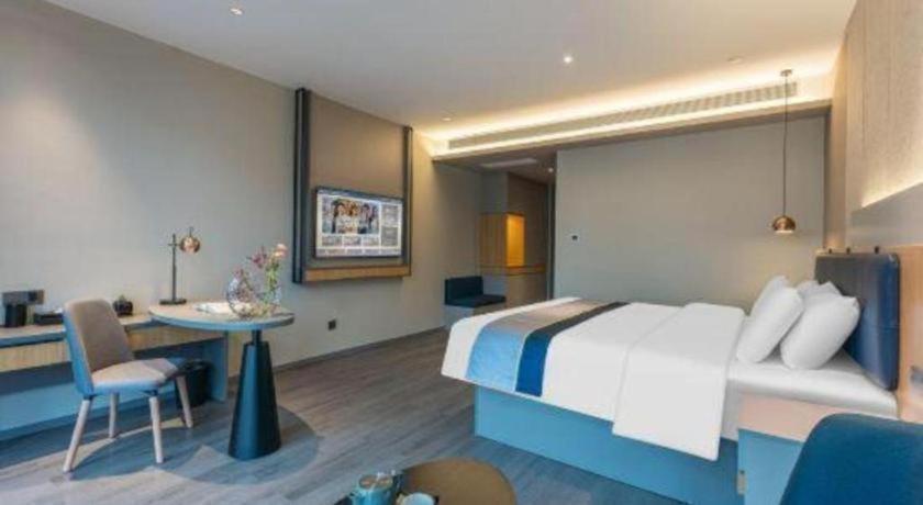 Selected Zhujiang New Town Wuyangcun Metro Station Hotel