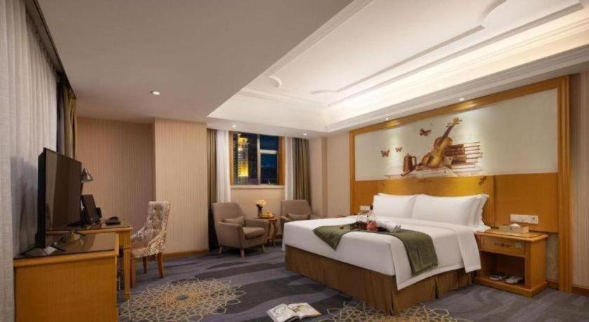 Hotel Vienna Panyu Shiqiao Center Branch 4*