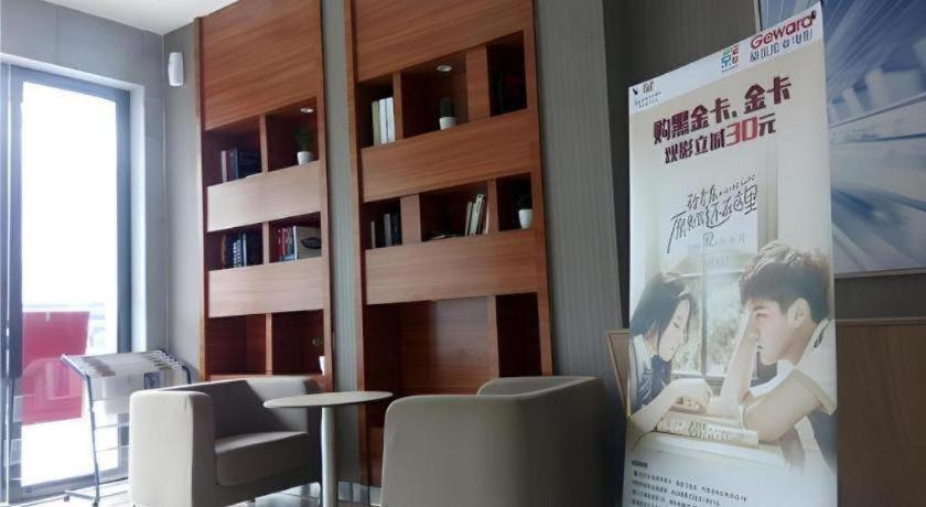 Hotel Comfort Baiyun Moutain Yongtai Metro Station 2*