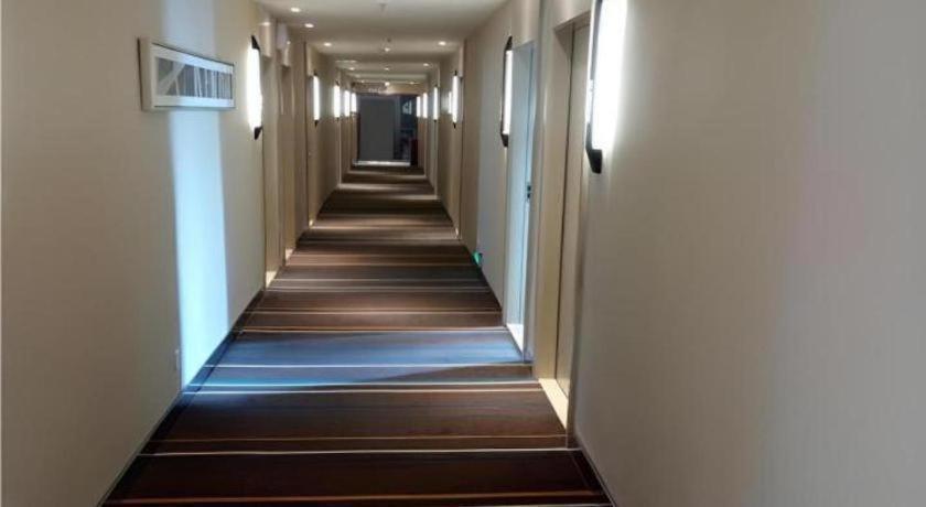 Hotel Comfort Baiyun Moutain Yongtai Metro Station 2*