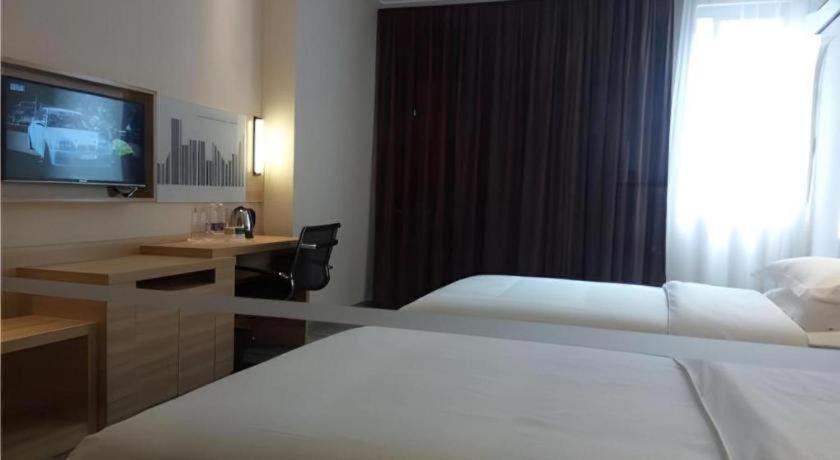 Hotel Comfort Baiyun Moutain Yongtai Metro Station 2*
