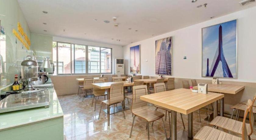Hotel Comfort Baiyun Moutain Yongtai Metro Station 2*