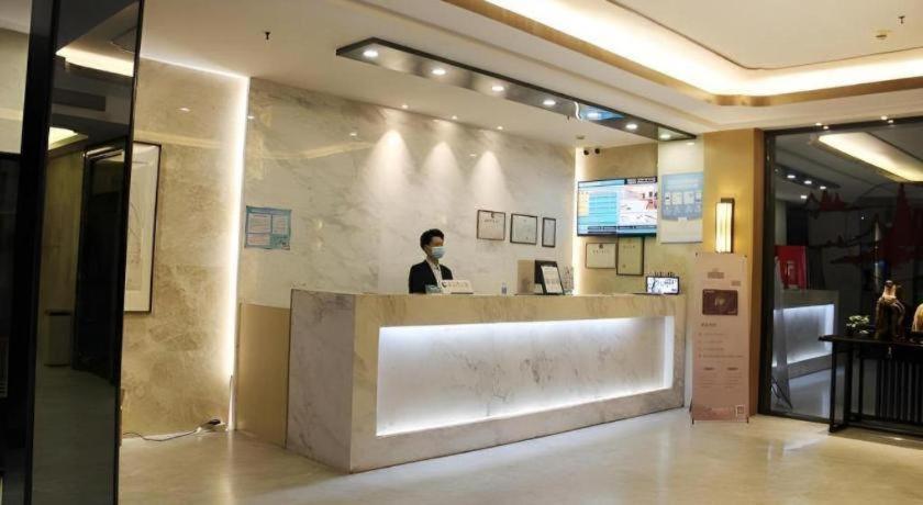 Wenxing Gangding Metro Station Branch Hotel